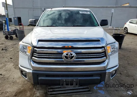 2016 Toyota Tundra Crewmax Sr5 z USA, uszkodzony, nr VIN 5TFDY5F19GX529388